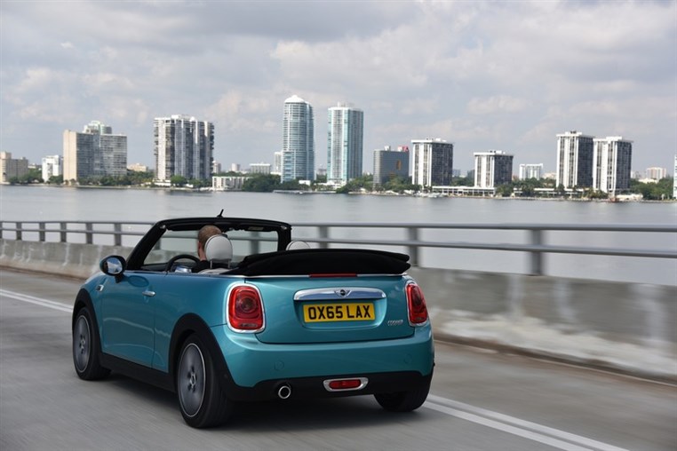 ALWAYS ON THE SUNNY SIDE: THE NEW MINI CONVERTIBLE. 